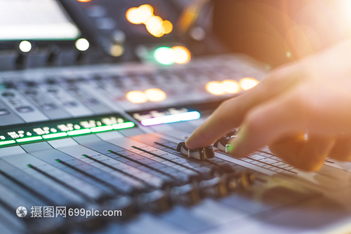 錄音室專業(yè)音樂(lè)制作與錄音工程師的職責(zé)